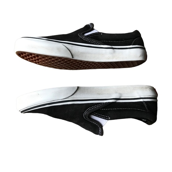 Vans unisex black and white slip on shoes W size 6 M size 4.5 great condition - Picture 2 of 5